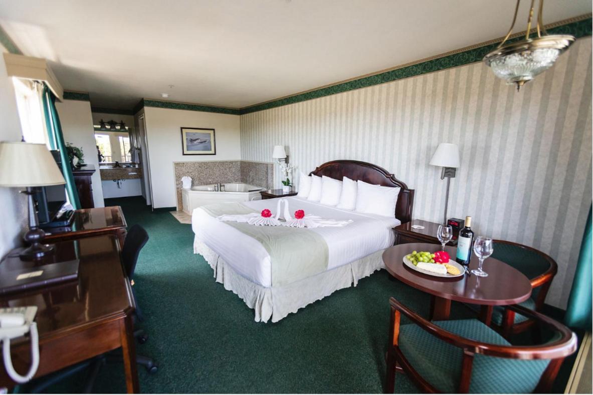 Emerald Dolphin Inn & Mini Golf Fort Bragg Exterior foto