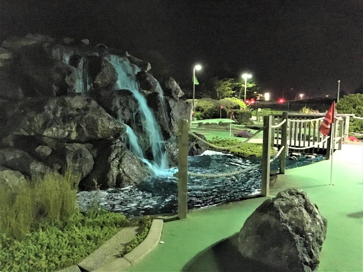Emerald Dolphin Inn & Mini Golf Fort Bragg Exterior foto