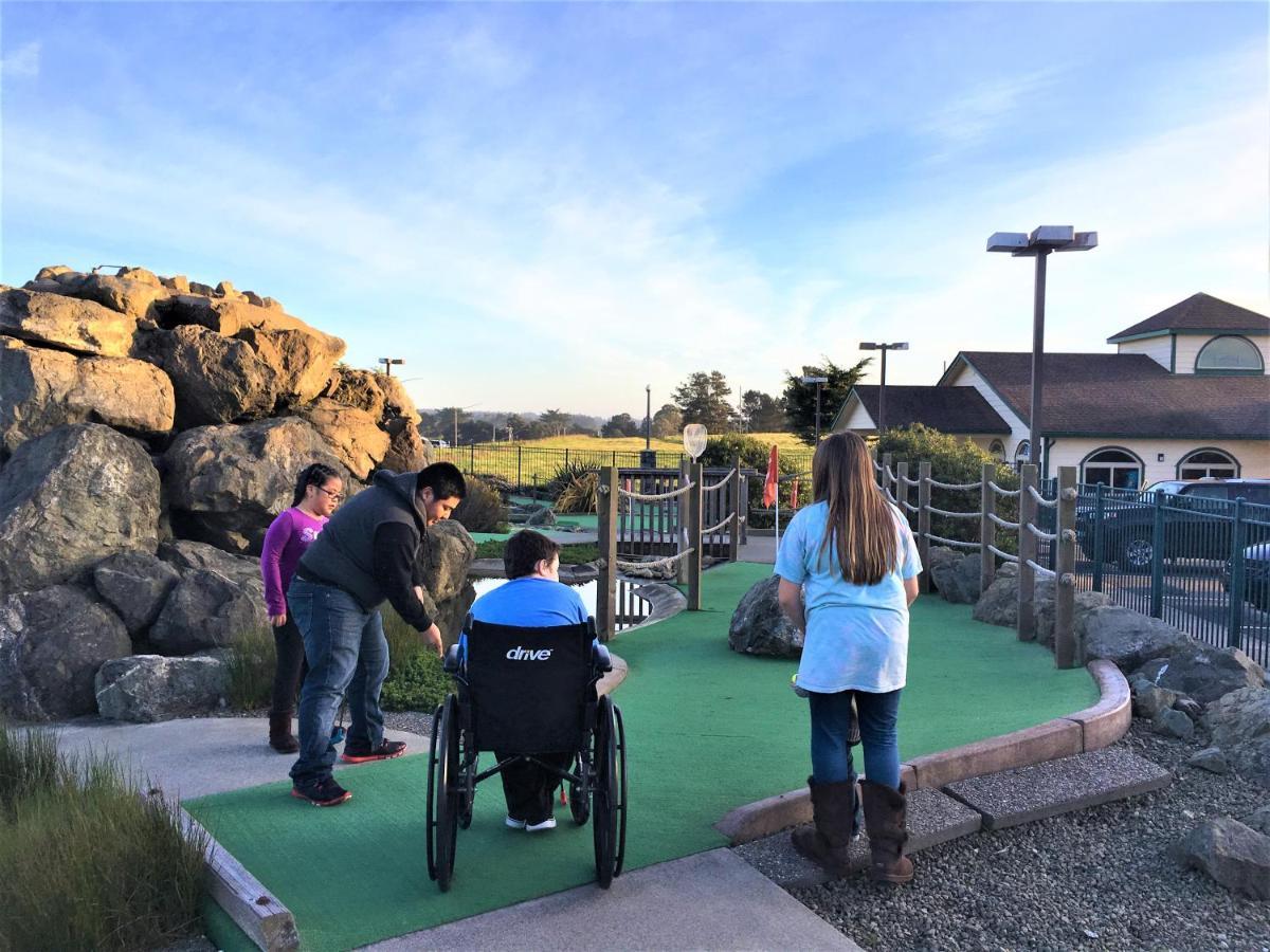 Emerald Dolphin Inn & Mini Golf Fort Bragg Exterior foto