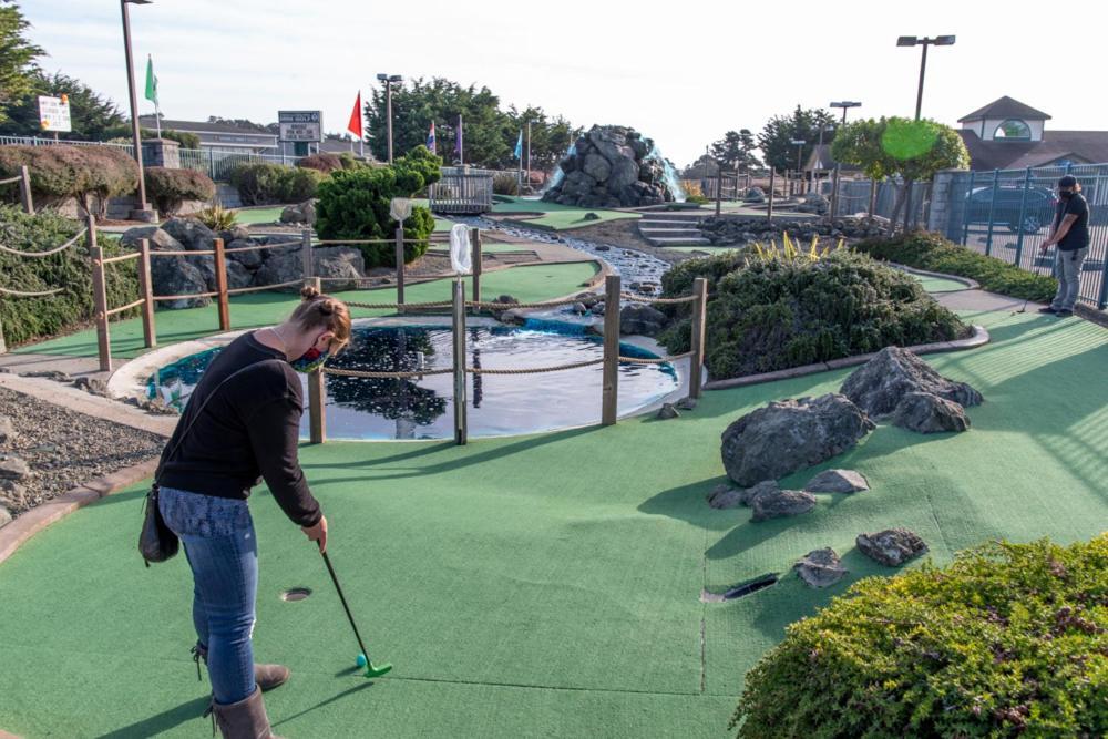 Emerald Dolphin Inn & Mini Golf Fort Bragg Exterior foto