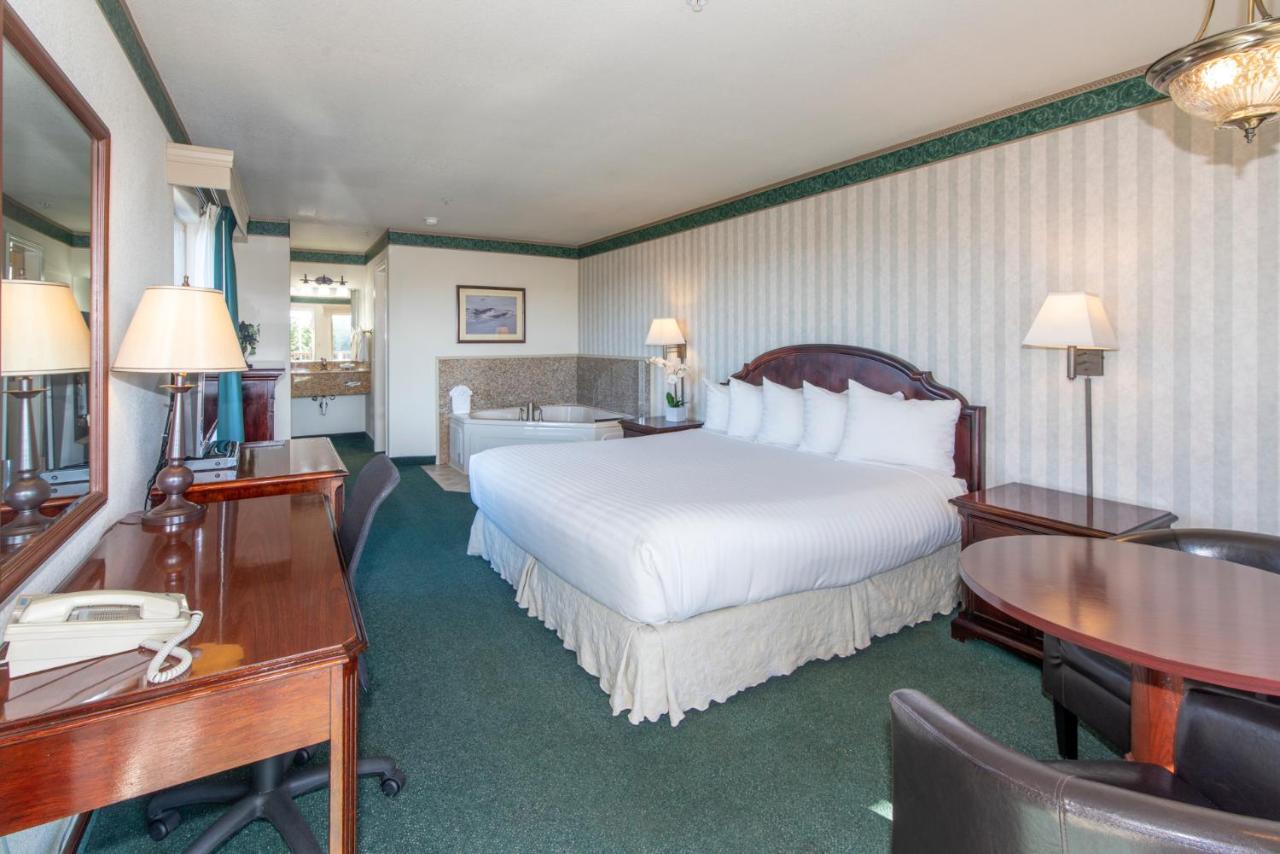Emerald Dolphin Inn & Mini Golf Fort Bragg Exterior foto