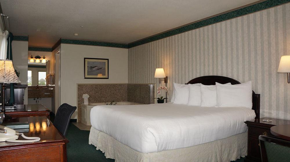 Emerald Dolphin Inn & Mini Golf Fort Bragg Exterior foto