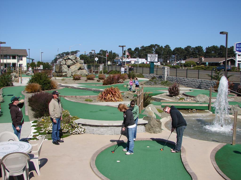 Emerald Dolphin Inn & Mini Golf Fort Bragg Exterior foto
